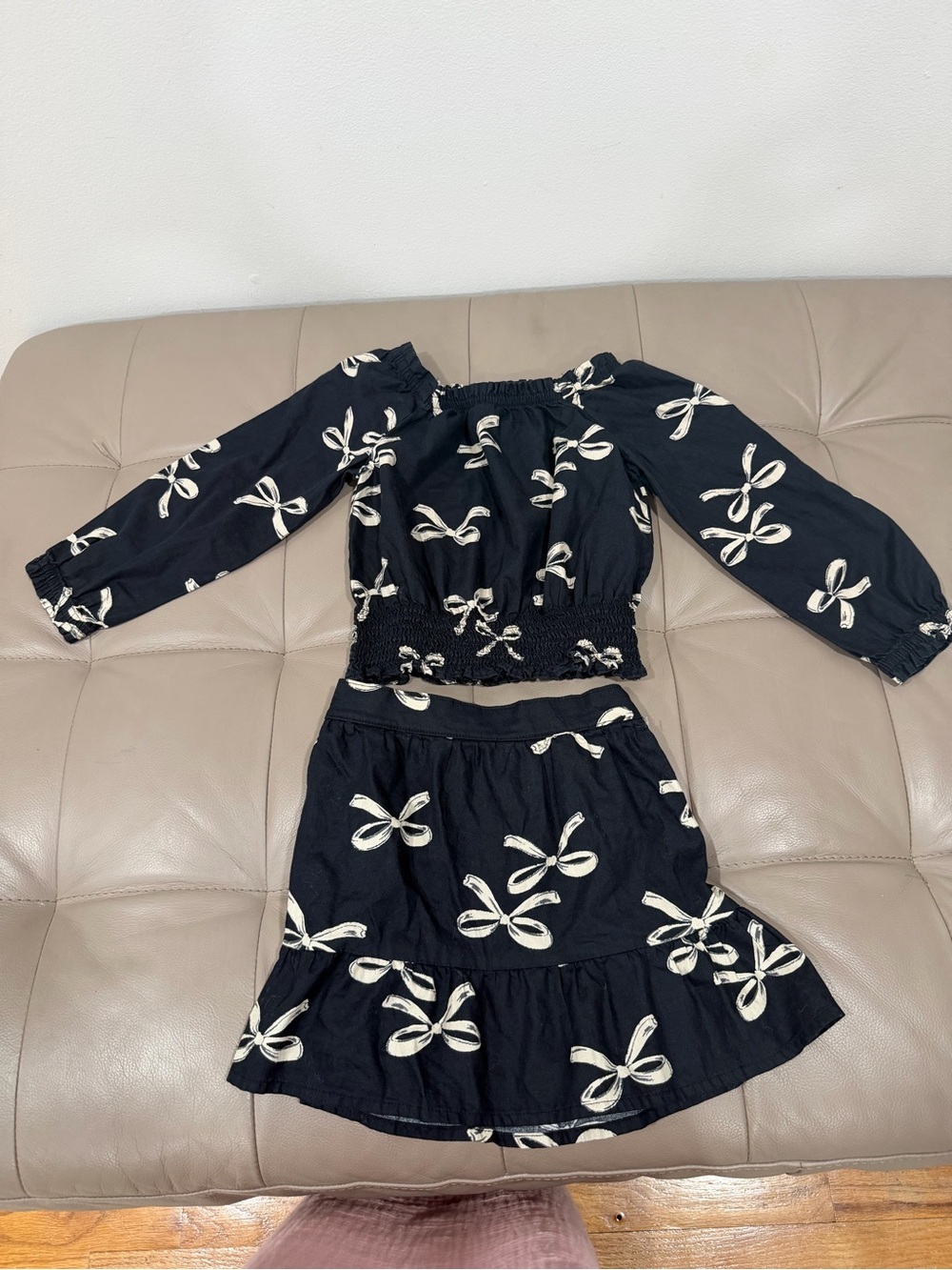 Carter’s Girls Black Bow Print 2-Piece Skirt Set Off-Shoulder Top Cotton size 4 - Picture 2 of 6